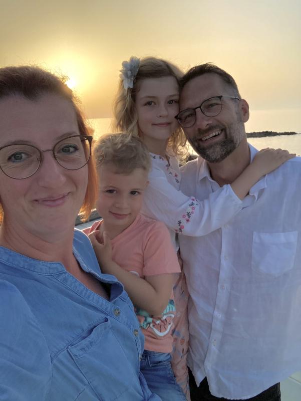 Familie mit zwei Kindern