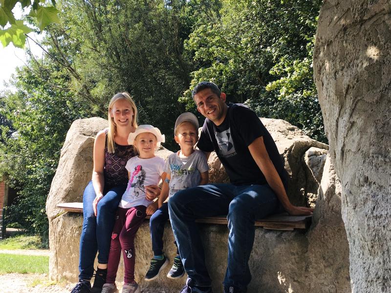 Familie mit zwei Kindern